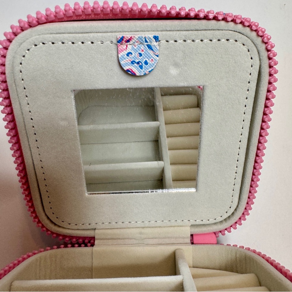 NWT Simply Southern Jewelry Travel Case Box in the "Oyster" print. - Picture 10 of 13